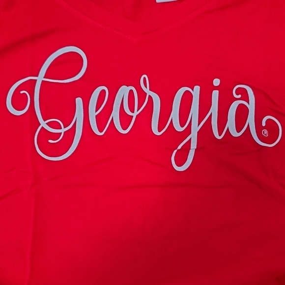 Georgia tee red long slim fit v neck NWOT - Picture 2 of 6